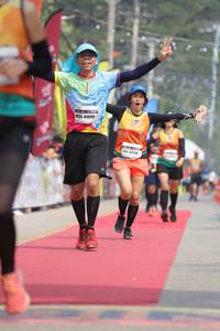 BIB: 41099
                            <button type="button" onclick="openModal(8233481)" class="btn btn-primary btn-sm float-right btn-popup" data-toggle="modal" data-target=".modal-high-quality">
                        <i class="fas fa-shopping-cart"></i> Add to Cart
                    </button>
                                            <button type="button" onclick="isThisMe(8233481, true)" class="btn btn-success btn-sm float-right btn-popup btn-isme hidden" data-toggle="tooltip" data-placement="bottom" title="นี่คือรูปของคุณใช่ไหม คลิกที่นี่เพื่อเอาเข้าอัลบั้ม">
                        <i class="fas fa-plus"></i> Add to album
                    </button>
                    <button type="button" onclick="isThisMe(8233481, false)" class="btn btn-warning btn-sm float-right btn-popup btn-isnotme hidden">
                        <i class="fas fa-ban"></i> Remove from album
                    </button>